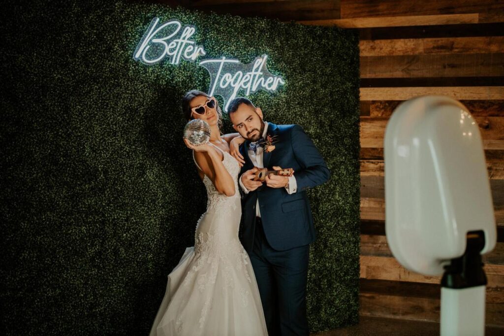 How to Choose the Perfect Selfie Photo Booth for Your Wedding?
