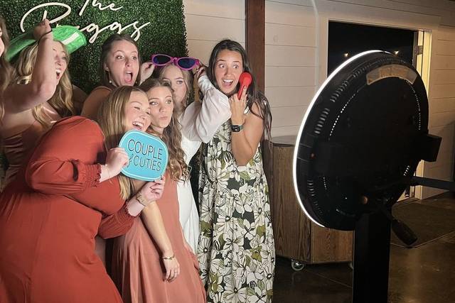 How Classic Photo Booth Rentals are Adding Flair to Tennessee Parties